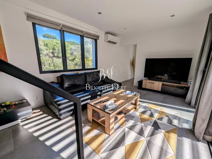 Image No.8-3 Bed House for sale