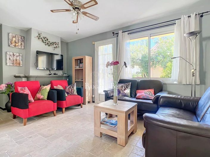 Image No.10-3 Bed House for sale