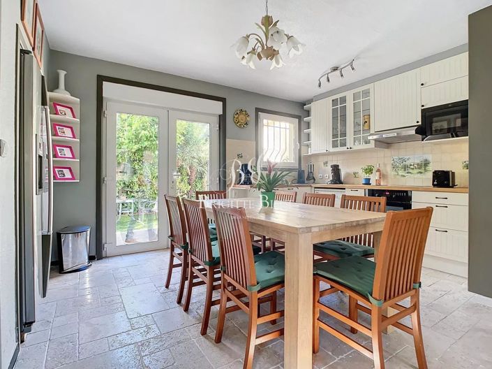 Image No.8-3 Bed House for sale