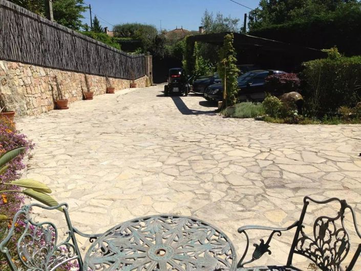 Image No.6-5 Bed House for sale