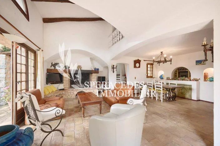 Image No.8-6 Bed House for sale