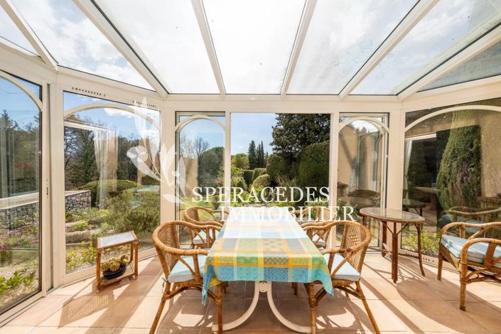 Image No.8-5 Bed House for sale