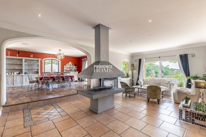 Image No.4-6 Bed House for sale