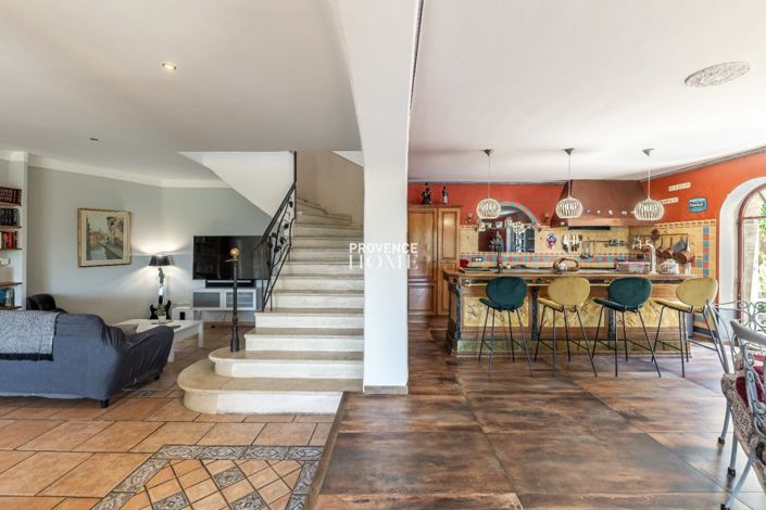 Image No.5-6 Bed House for sale