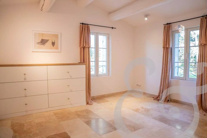 Image No.30-5 Bed House for sale