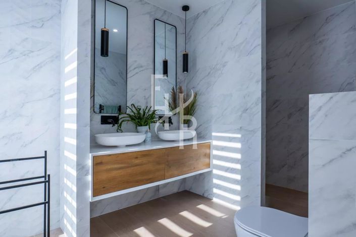 Image No.13-4 Bed House for sale