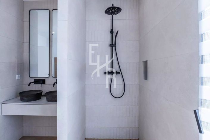 Image No.26-4 Bed House for sale