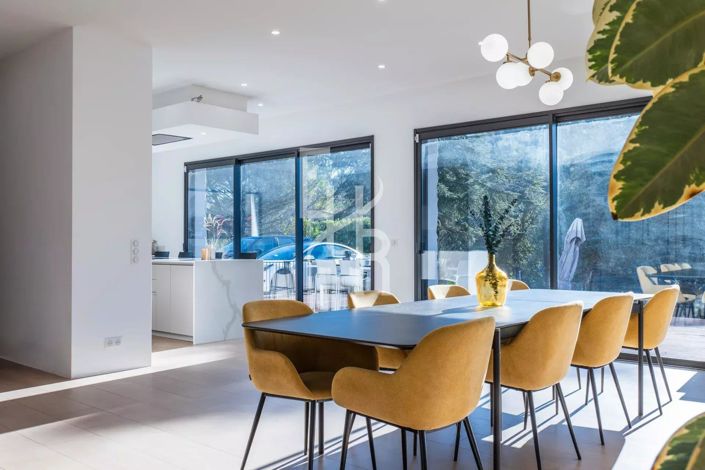 Image No.5-4 Bed House for sale