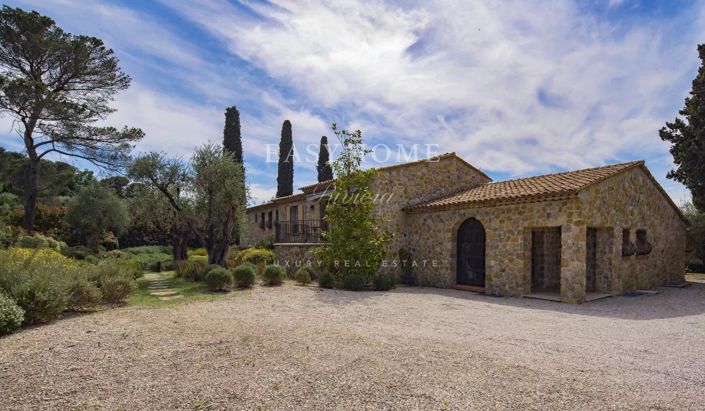 Image No.10-5 Bed House for sale