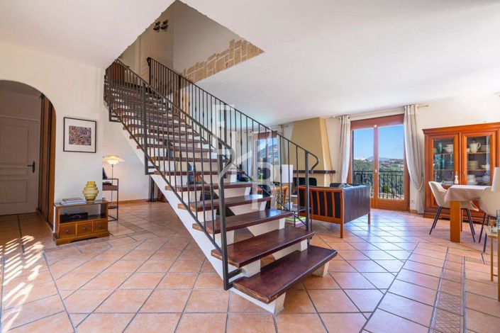 Image No.23-4 Bed House for sale