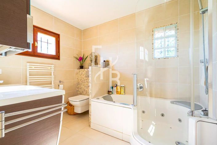 Image No.25-4 Bed House for sale