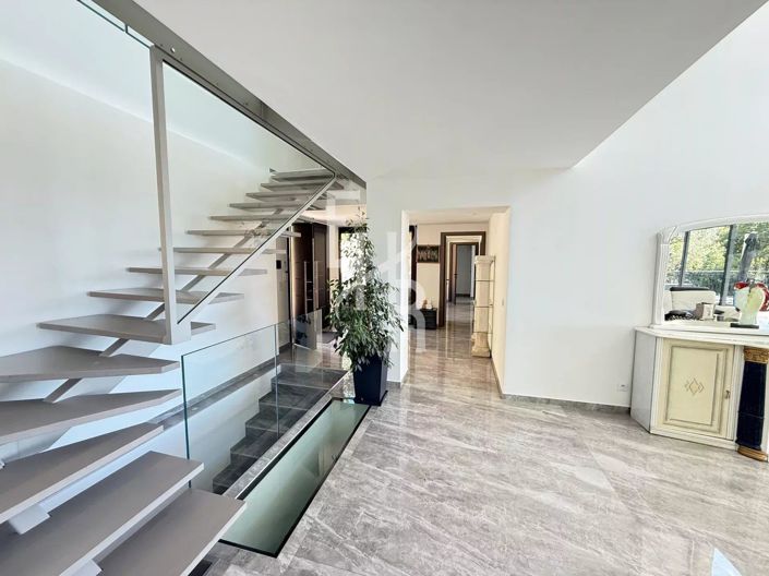 Image No.14-6 Bed House for sale