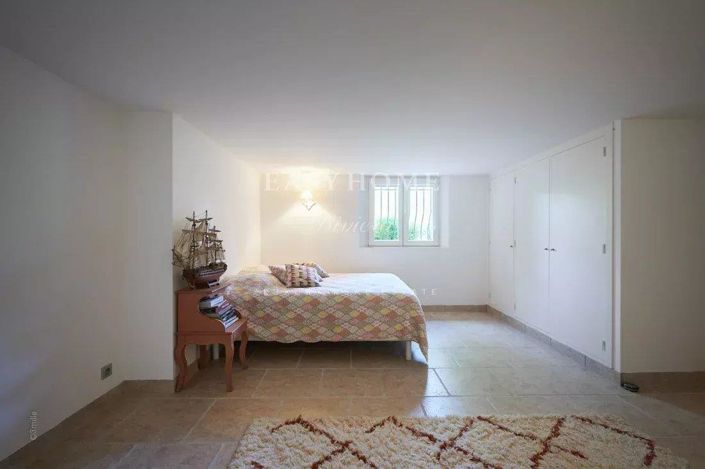 Image No.19-5 Bed House for sale