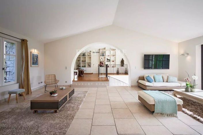 Image No.7-5 Bed House for sale