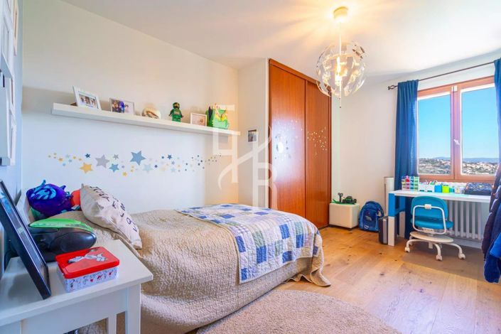 Image No.15-4 Bed House for sale