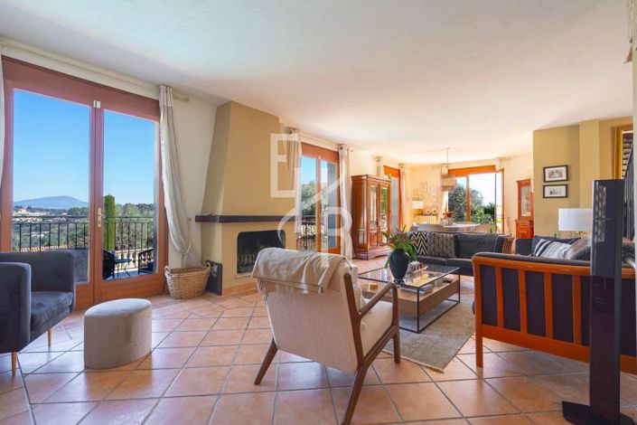 Image No.6-4 Bed House for sale