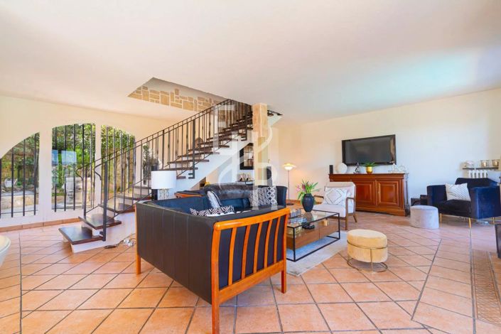 Image No.8-4 Bed House for sale