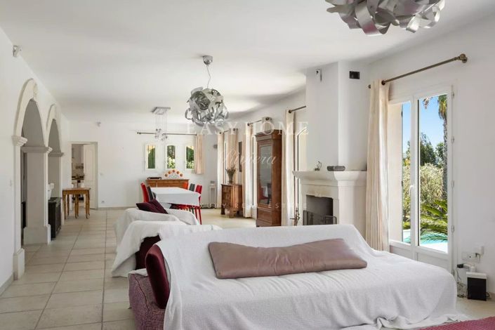 Image No.6-4 Bed House for sale