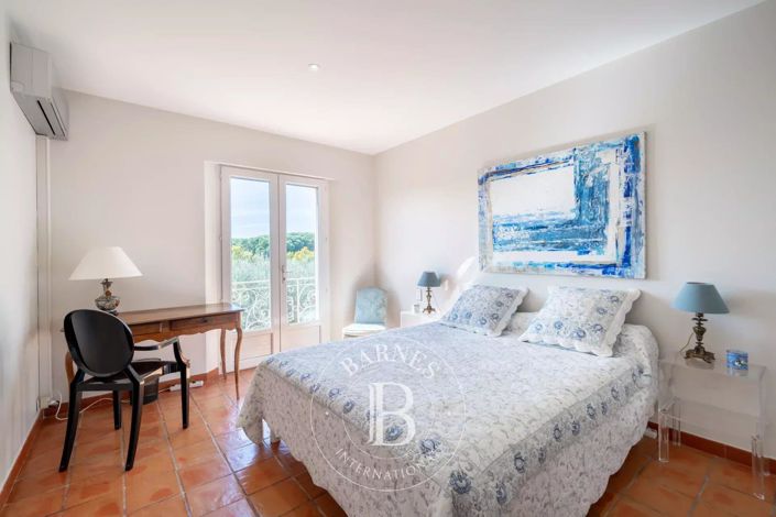 Image No.10-5 Bed House for sale