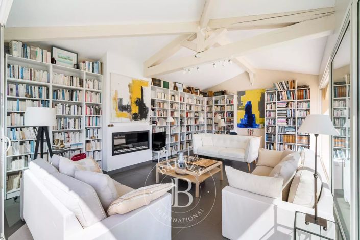 Image No.3-5 Bed House for sale