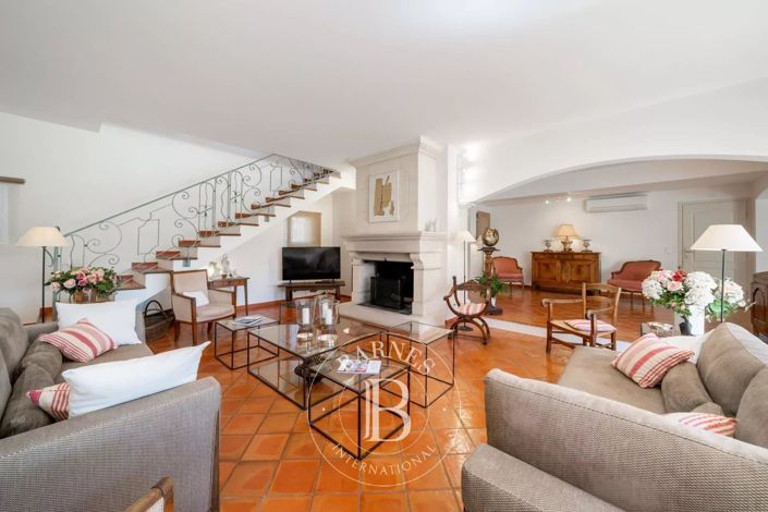 Image No.5-5 Bed House for sale