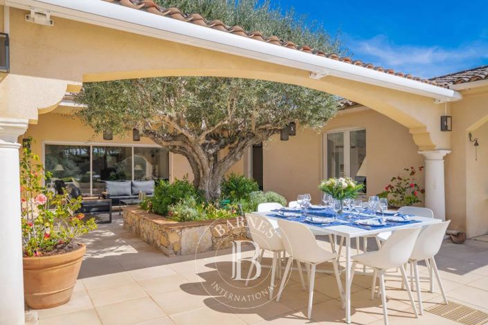 Image No.7-5 Bed House for sale