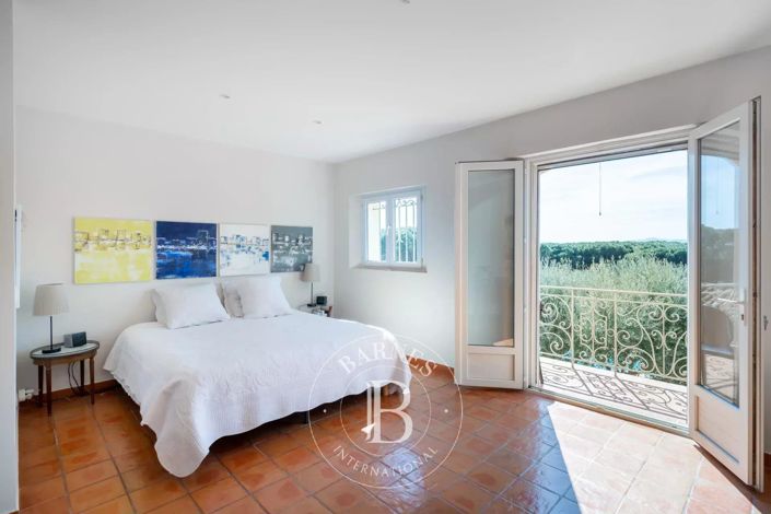 Image No.8-5 Bed House for sale