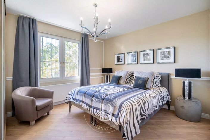 Image No.12-5 Bed House for sale