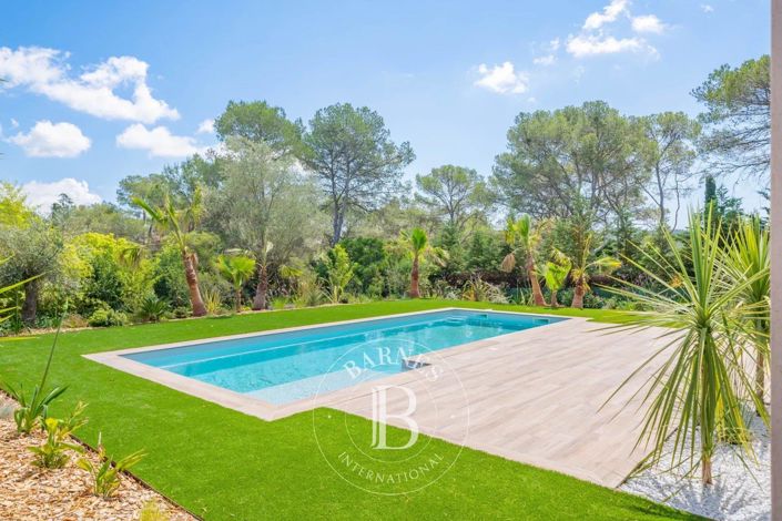 Image No.1-5 Bed House for sale