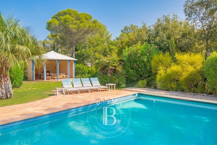 Image No.1-6 Bed House for sale