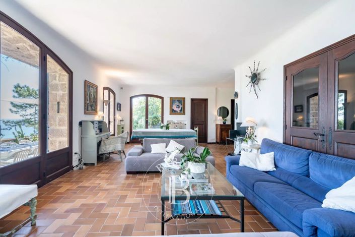 Image No.7-7 Bed House for sale