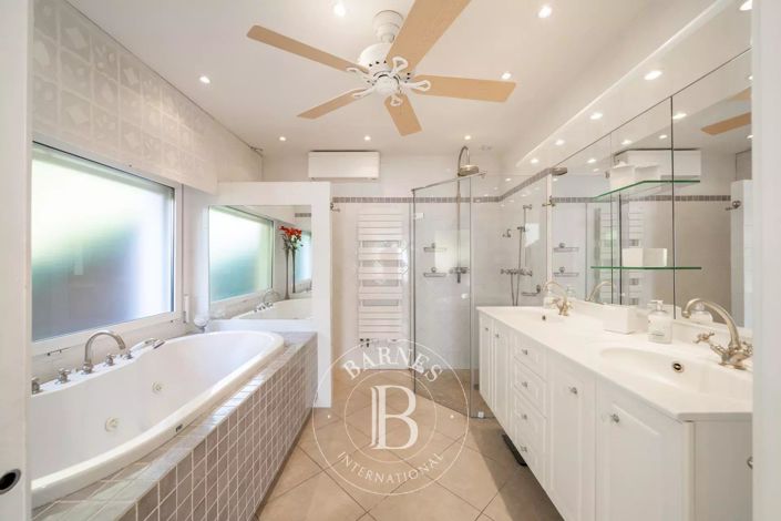 Image No.8-4 Bed House for sale