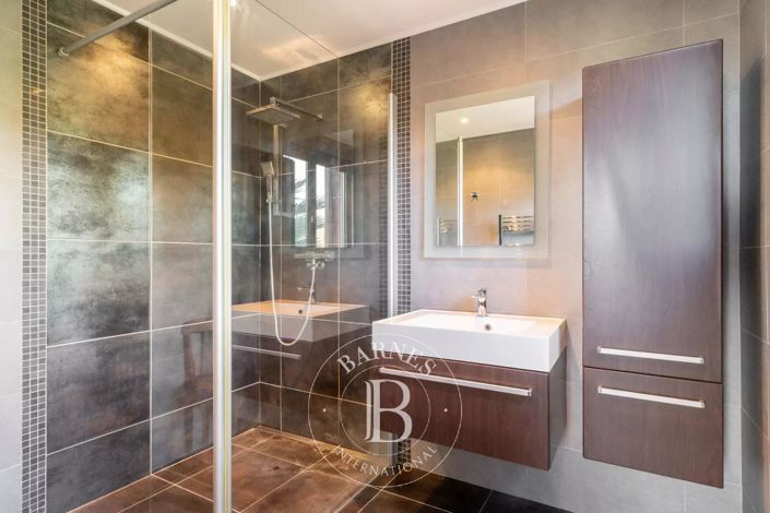 Image No.7-5 Bed House for sale