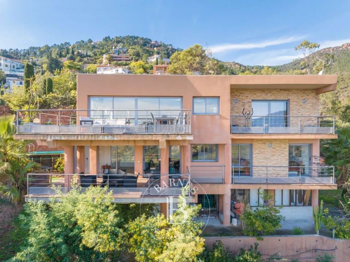 Image No.8-5 Bed House for sale