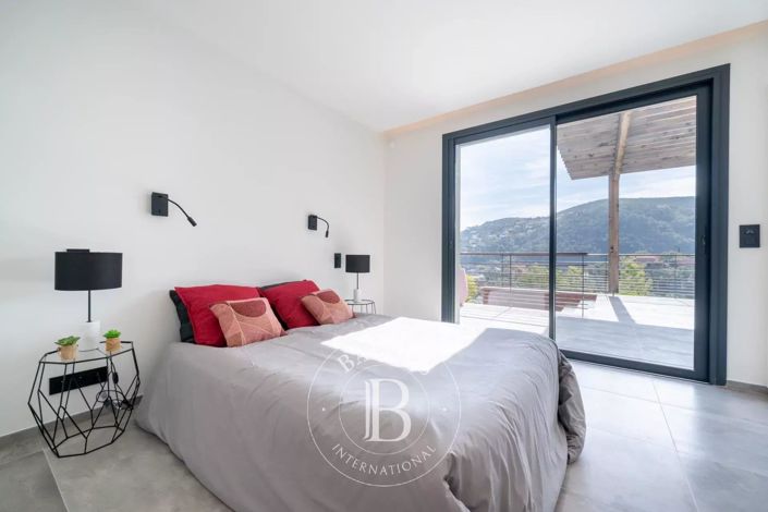 Image No.4-5 Bed House for sale