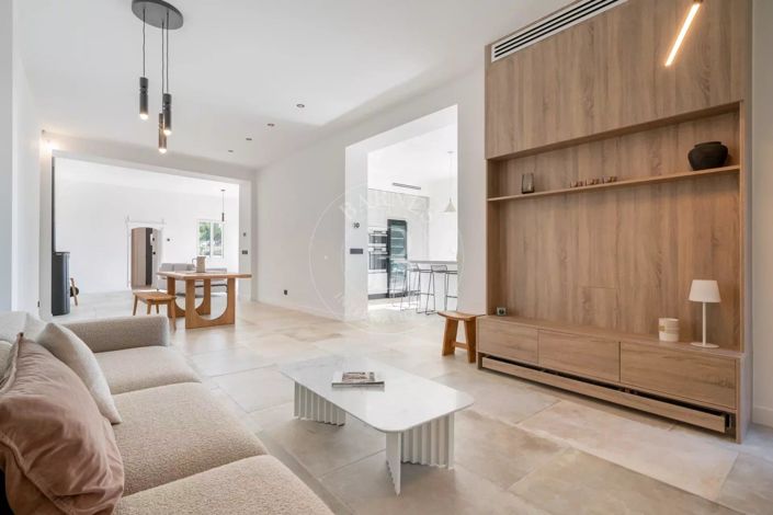 Image No.3-6 Bed House for sale