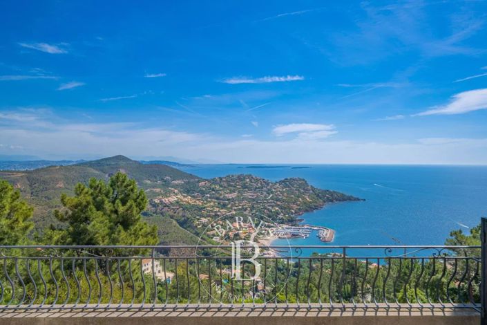 Image No.1-5 Bed House for sale