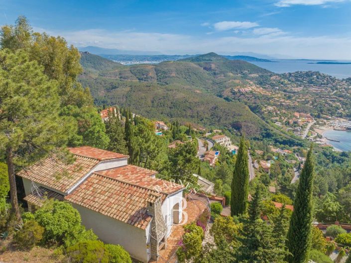 Image No.6-5 Bed House for sale