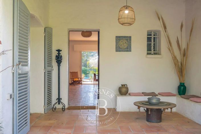 Image No.2-6 Bed House for sale