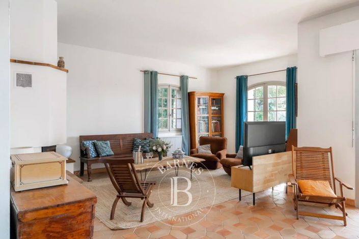 Image No.4-6 Bed House for sale