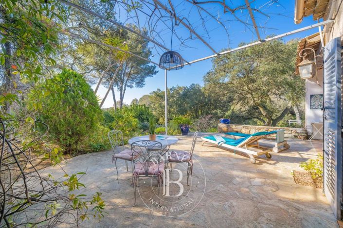 Image No.5-6 Bed House for sale