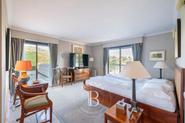 Image No.10-3 Bed Apartment for sale