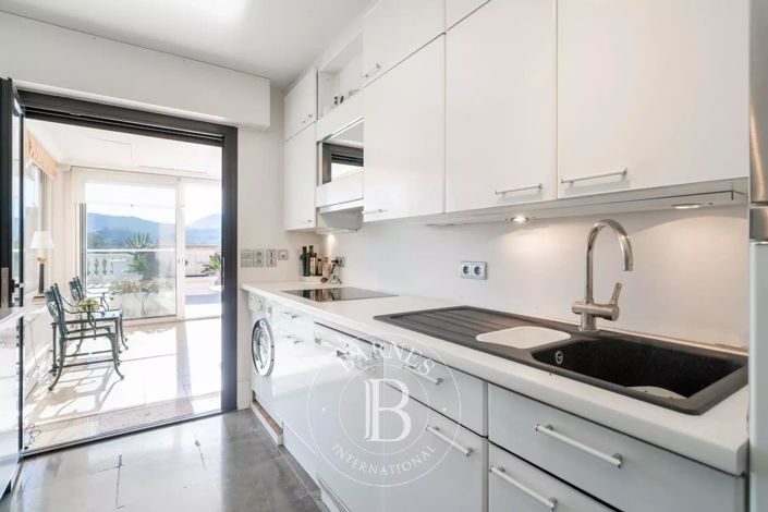 Image No.12-3 Bed Apartment for sale