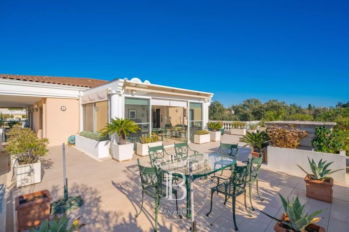 Image No.20-3 Bed Apartment for sale