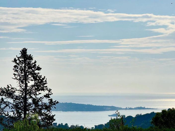 Image No.6-5 Bed House for sale