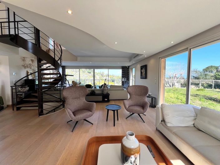 Image No.3-5 Bed House for sale