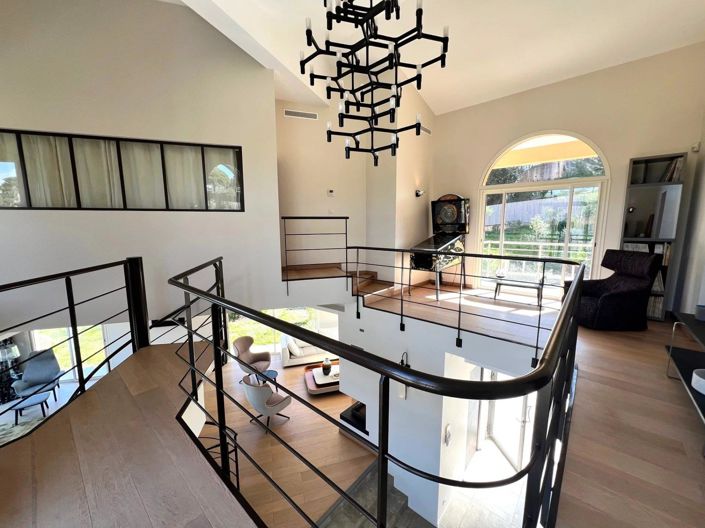 Image No.6-5 Bed House for sale