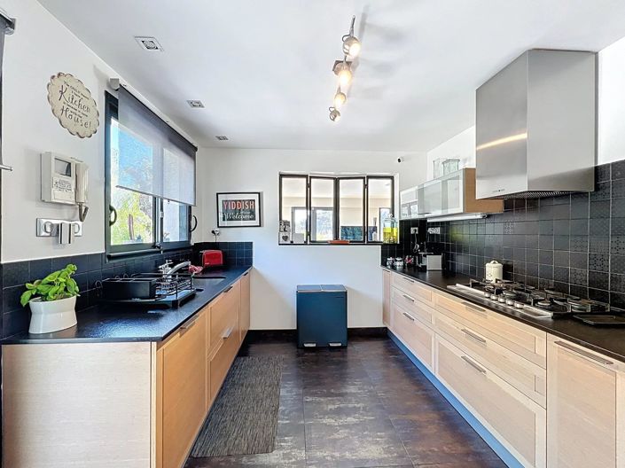 Image No.11-4 Bed House for sale