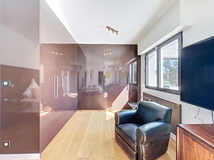 Image No.17-4 Bed House for sale