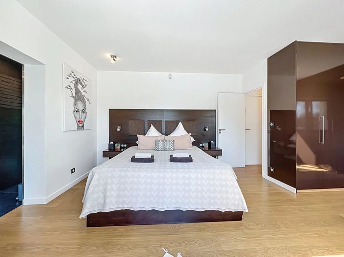 Image No.21-4 Bed House for sale